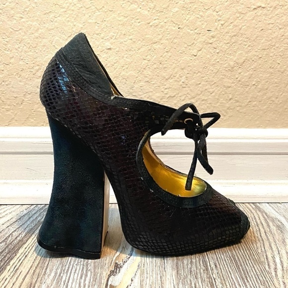 ZINC Security Black Leather and Suede Snakeskin Peep-toe Heels - Picture 1 of 8